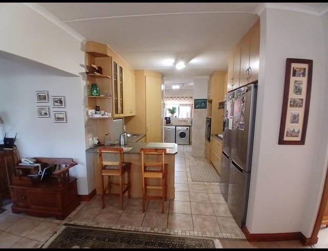 4 BEDROOM HOUSE FOR SALE IN FRAAIUITSIG